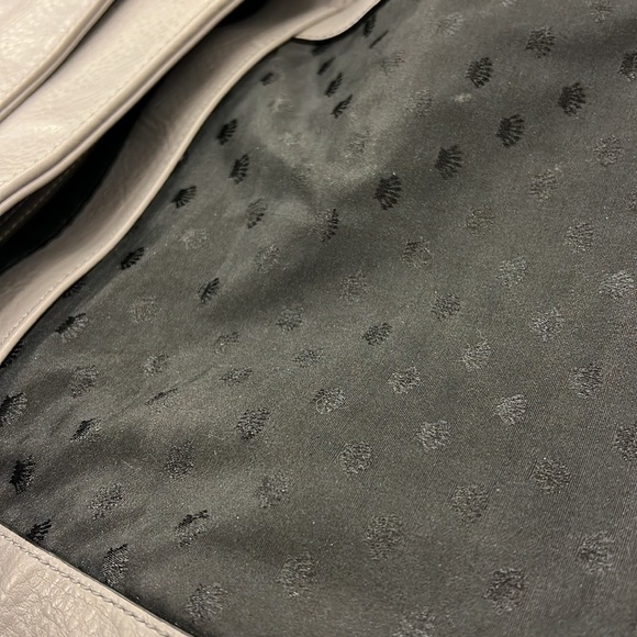 Juicy Couture Rosa vegan leather saddle bag/Crossbody adjustable strap10”x11” - Picture 11 of 15